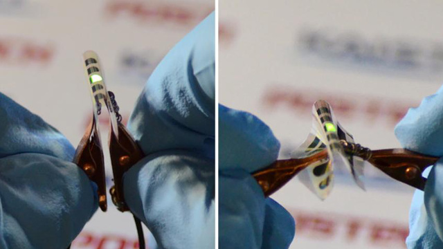 KAIST/POTECH - OLED with the composite structure of TiO2/graphene/conducting polymer electrode in operation KAIST/POTECH - OLED with the composite structure of TiO2/graphene/conducting polymer electrode in operation